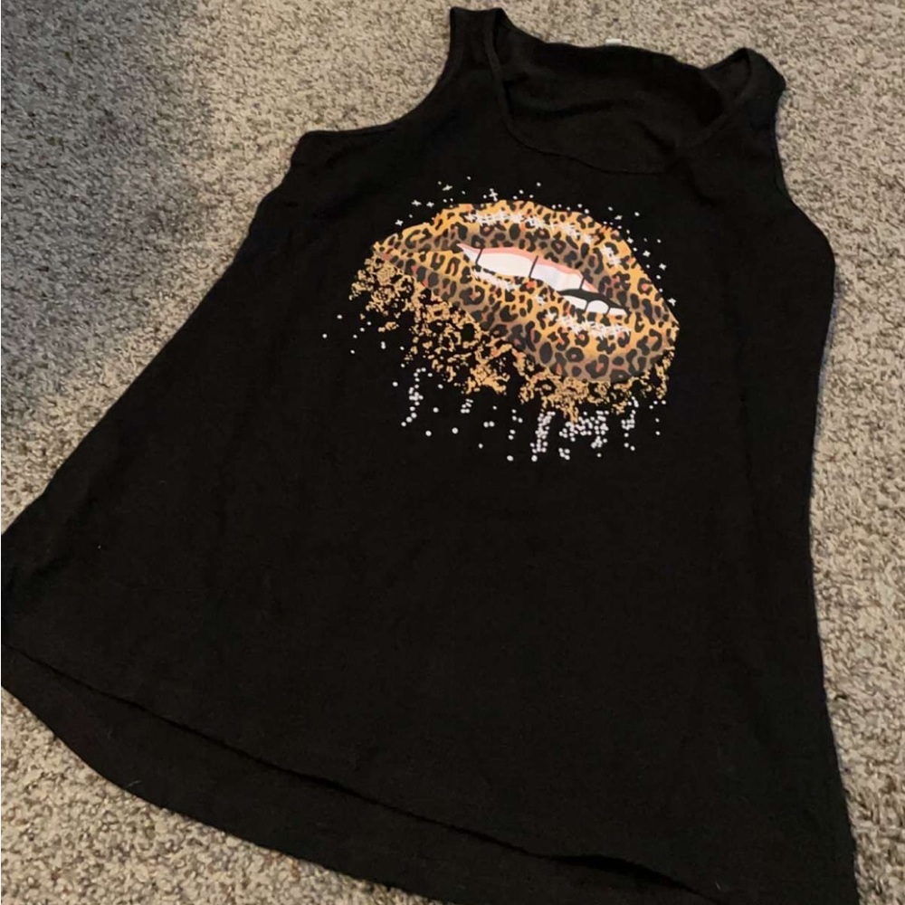 Black size Medium super soft and loose fitting